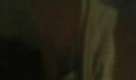 Kate Shu în pat Rotativ, futai amatori fundul gol și pălăria cu degetul.