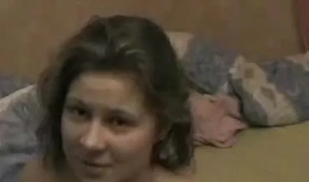 Bruneta și-a fete bune care se fut creat propriul mzhm.