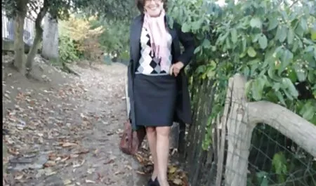 Prietena masini de gaurit Blonda babe păroase găuri în ambele găuri