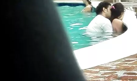 Atractiv poze cu pasarici goale curva cu pantaloni scurți strânse în fund