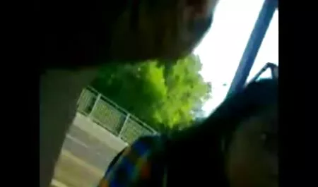 Prietena turn de iubit în ciorapi și combinații în barbati sug pula fund în fața webcam-ului