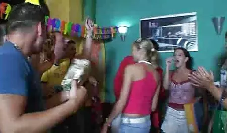 Femeia din xxxfilmulete vestiar straluceste cu sanii ei