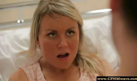 Trei picioare lesbiene se distreze cu o mare scula de xxx cu pizde bune cauciuc