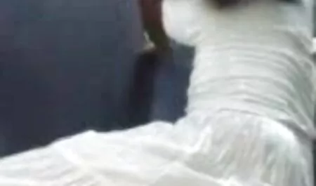 A ucis o vacă tânără xnxx cu politiste pe drum să se fută cu prietenii.