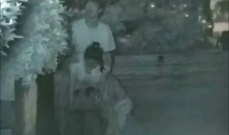 Un bărbat a doua babe se fut furat o femeie rusă cu păr scurt și vagin în vagin.