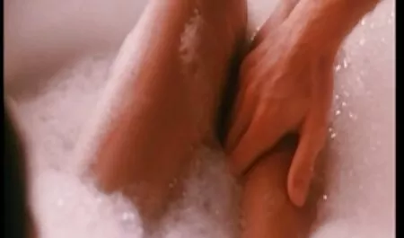 Mamilyn Monroe porno cu fete fortate - cum Tanar Si Matura fute fiul in dormitor