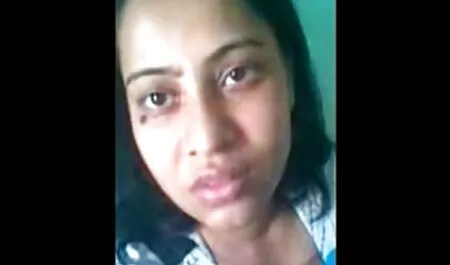 Un barbat pe canapea de filme gratis sexy piele fute Bruneta In Cur