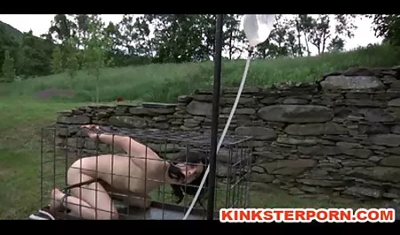 Trei lesbiene dracului filme porno cu mamici si fete în piscina din curte și luând totul de pe cameră.