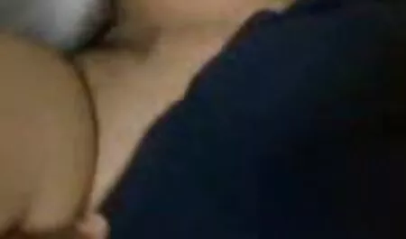 Viola tineri futaciosi Bailey cu țâțe mari dă un bărbat să-și lingă vaginul și cocoșul.