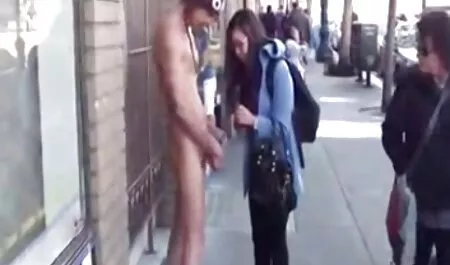 Odată costumat, a început să-și piardă picioarele pe foc. filme cu fete sexy