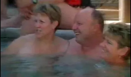 Frumusețe într-o rochie a decis să schimbe hainele în cabină la mare filme porno cu femei sexi