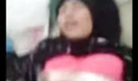 Facut cu mana cupluri se angajeze în fete in pasarica goala moale anal