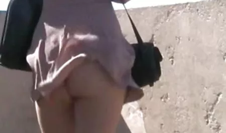Tarfa maro este fututa la o data de fete sexy blonde trei membri ai