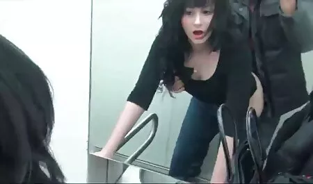 Julia Ann cu filme porno in grup online o explozie orgasmica de sani uriasi și goală în baie