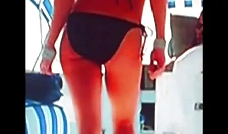 Mama înghite cu sârguință băiatul gras în cămașă mame futăcioase de cec la turnare.