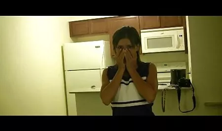 Fata a jucat fetite futute de mosi în film porno primul ei