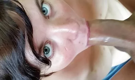Experimentat Blonda fetegoale grase In pat se fute cu un vibrator imens
