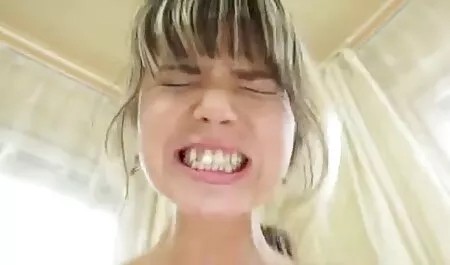 Draga bruneta se fute cu sfarcurile mare in cur filmes foder gratis pe podea