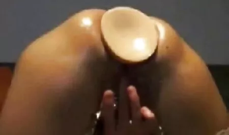 Latina înlocuiește dildo-ul cu un penis cu lungimea fockerului în gât și cancerul femei care fac porno mandatului.