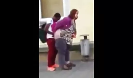 Mătușa vechi futut în timpul fetegoale grase interviului.
