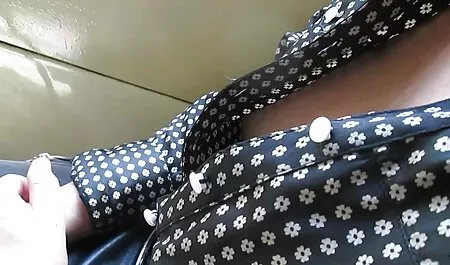 Falsificatorii care plantează crumpet matur doua babe se fut în alternanță
