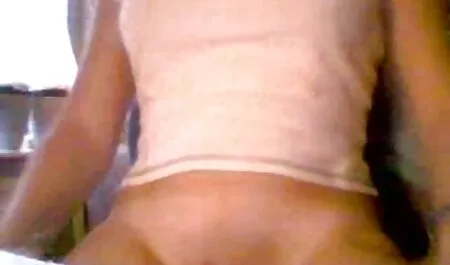 O fată din grupul de sprijin acordat membrilor curve bune de pula echipei