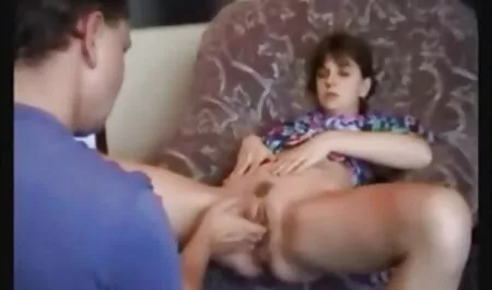 Excitat pornomasturbare tânără femeie în duș sex anal cu soțul
