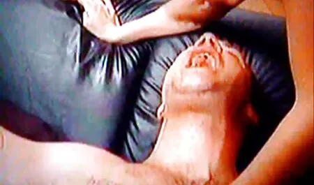 Starea de spirit a atingerii mamei duce la sex filme sexi cu mame cu fiul ei.