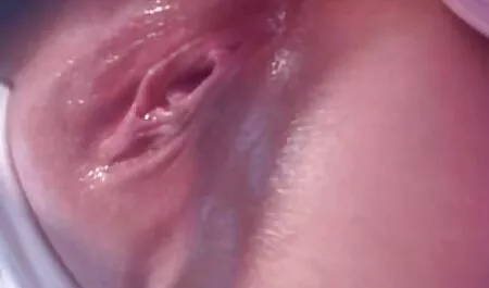 Un om mănâncă un tânăr student în parc porno cu femei si ciini
