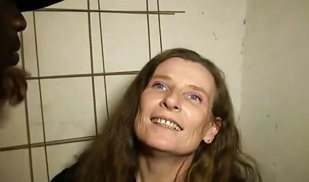 Tipul negru a futut o fetexexi curvă matură și fierbinte.