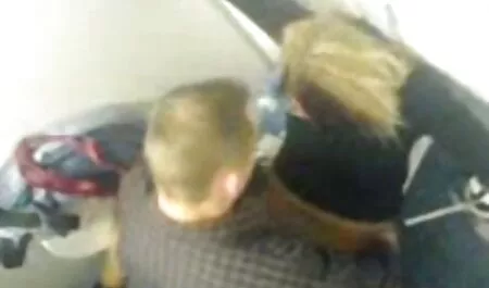 Sfârcuri strânse, senzație de degete tate goale mari în vagin, bulgări bune