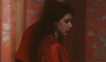 Mulattoes futai cu femei slabe sunt arse pentru a vă satisface cu degete lungi.